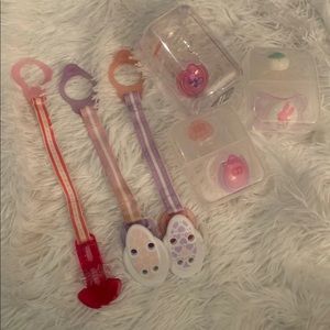Pacifer and clips